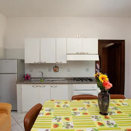 Casa Vacanze Rosmary קאלה ליברוטו